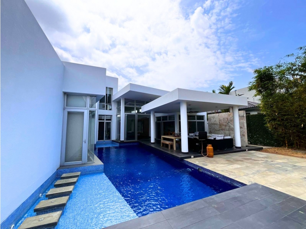 CASA EN VENTA EN VISTA AL PARQUE, km. 8 SAMBORONDÓN