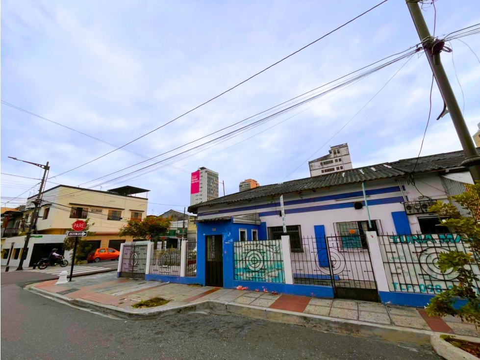 CASA ESQUINERA EN BARRO ORELLANA