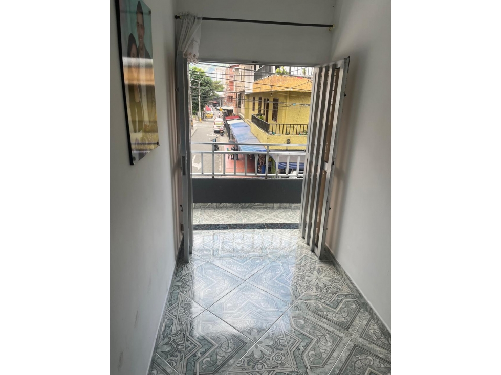 Venta de amplio apartamento en el Barrio toscana