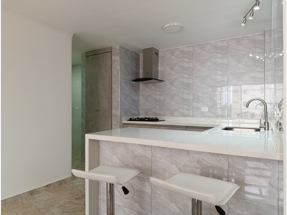 APARTAMENTO REMODELADO A PASOS DEL MAR EN VENTA - BELLO HORIZONTE — foto 5