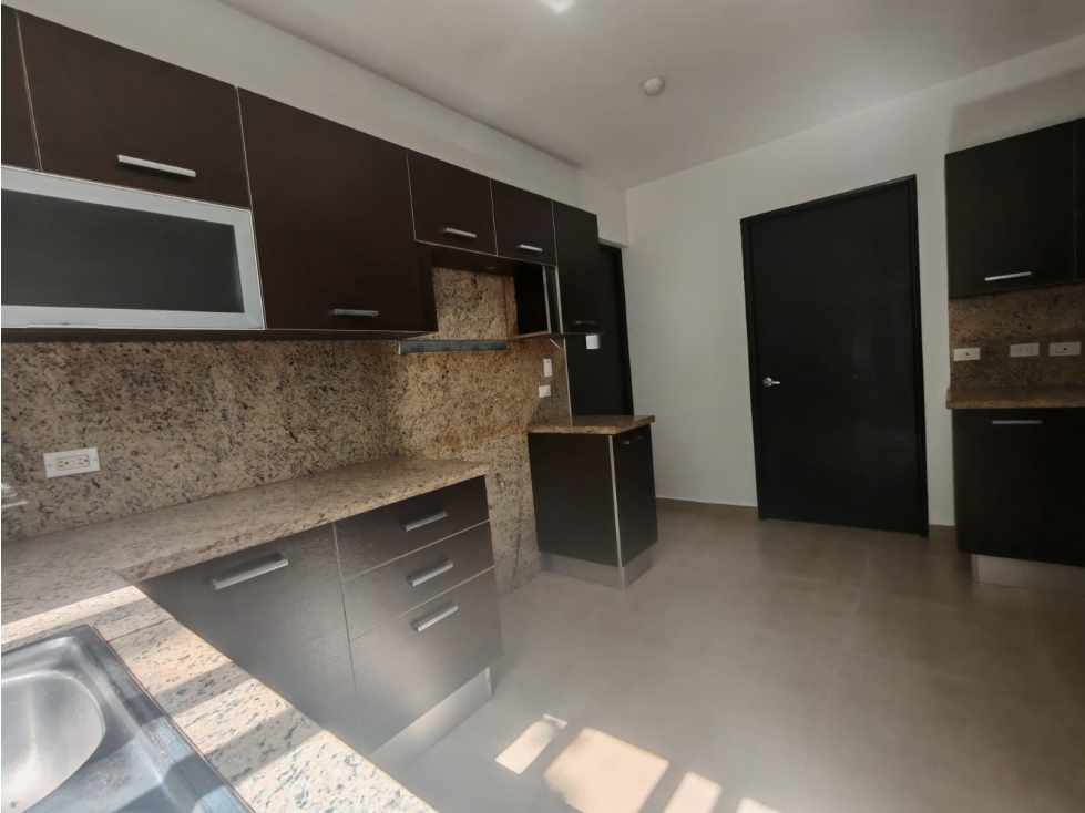 VENTA APARTAMENTO PH EMBASSY VILLAGE CLAYTON AMPLIO Y EXCLUSIVO CP — foto 5