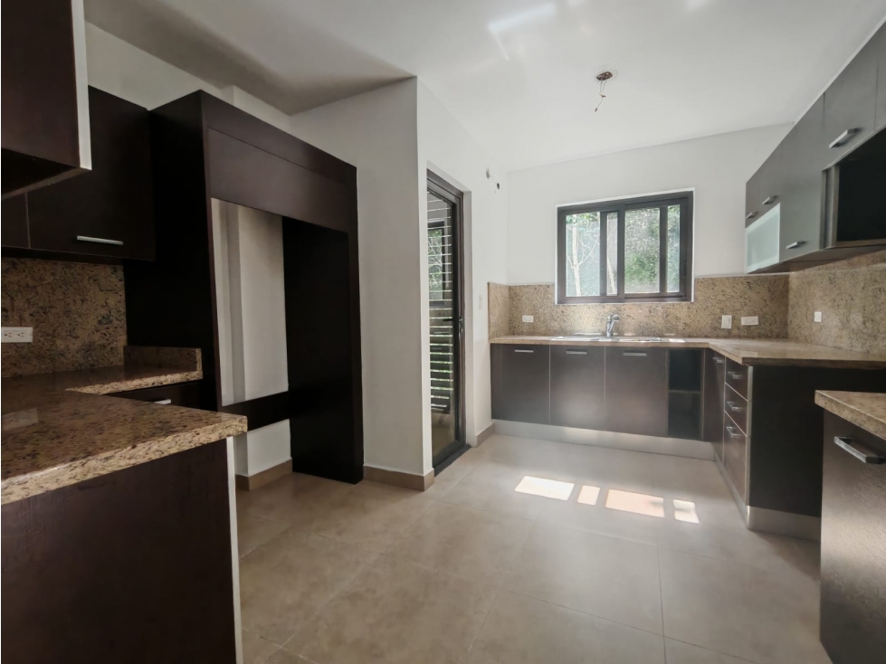 VENTA APARTAMENTO PH EMBASSY VILLAGE CLAYTON AMPLIO Y EXCLUSIVO CP — foto 4