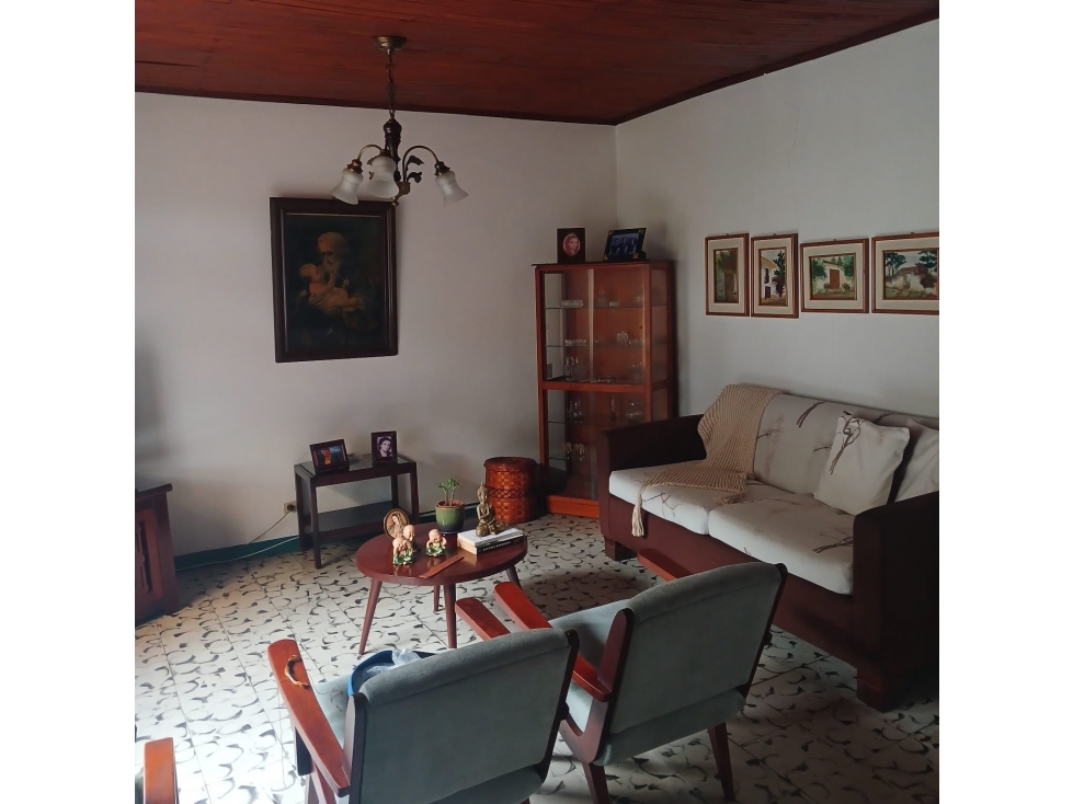 CASA EN VENTA LAURELES MEDELLÍN