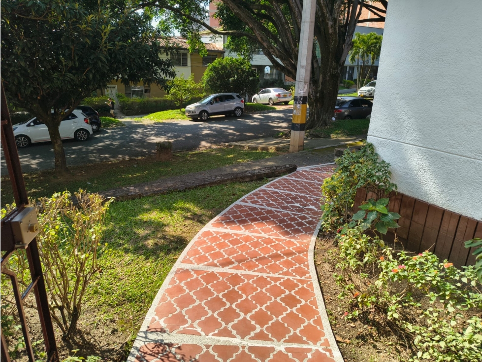 VENTA DE CASA EN LAS ACACIAS DE LAURELES