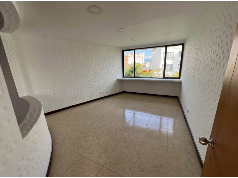 SE VENDE O SE RENTA HERMOSA CASA EN MARAYA — foto 3