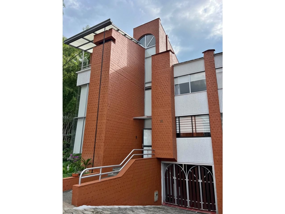 SE VENDE AMPLIA CASA ESQUINERA REMODELADA EN CANAAN ALAMOS PEREIRA