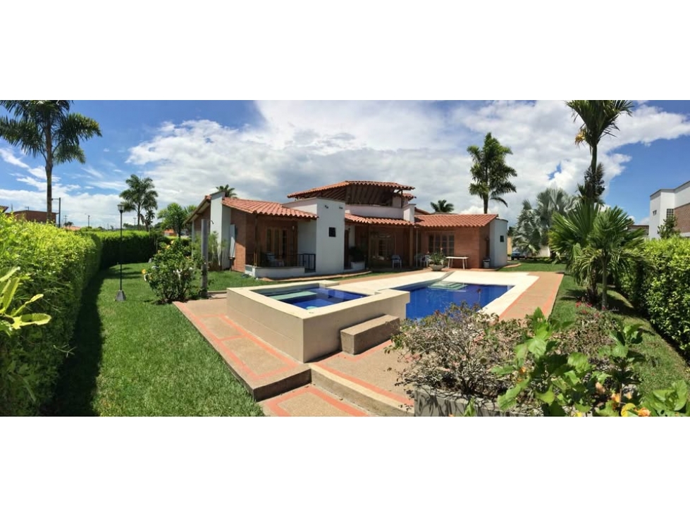 SE VENDE AMPLIA Y HERMOSA CASA CAMPESTRE