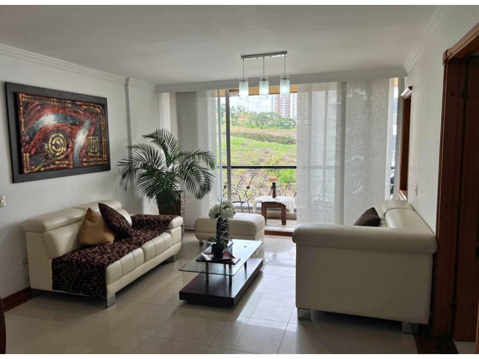SE VENDE AMPLIO APARTAMENTO EN PINARES