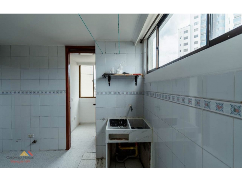 SE VENDE AMPLIO APARTAMENTO EN LA CIRCINVALAR — foto 3