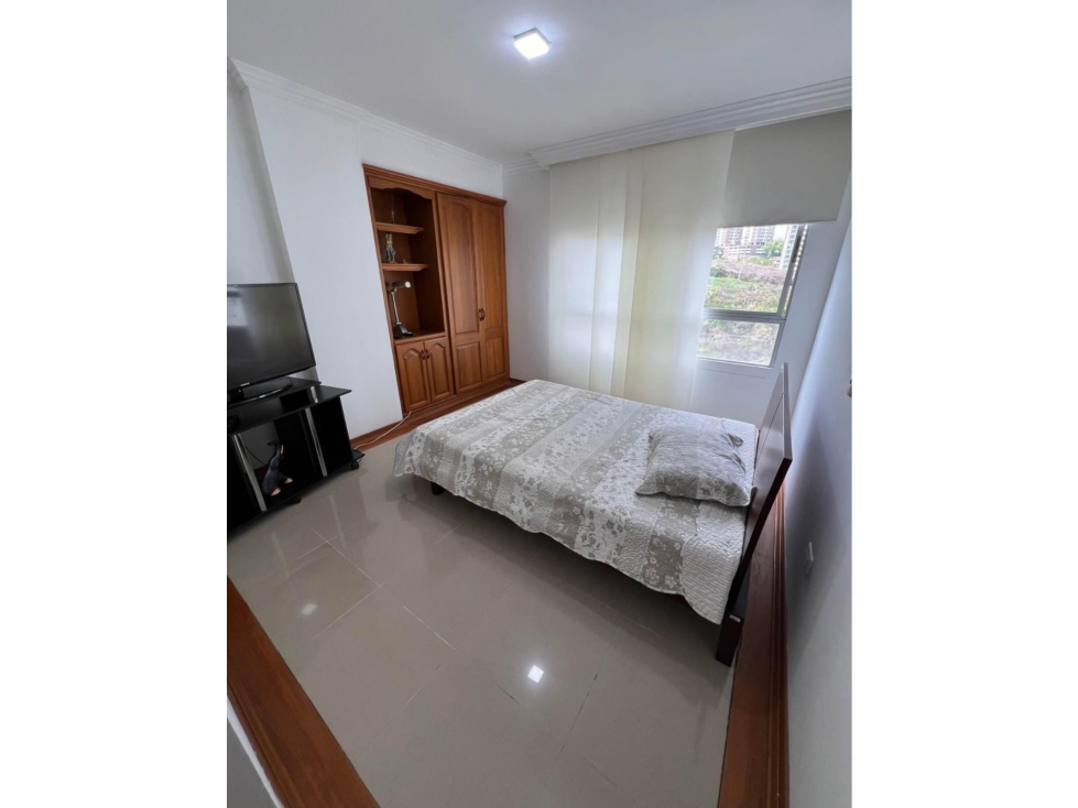 SE VENDE AMPLIO APARTAMENTO EN PINARES — foto 2