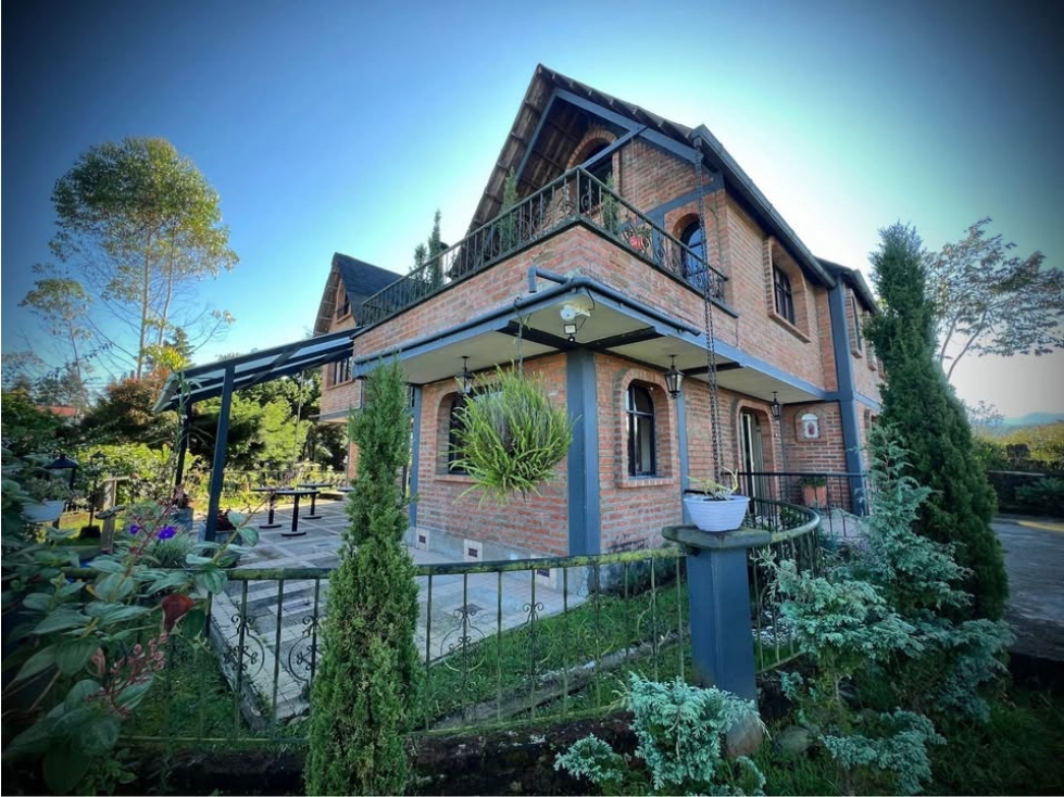 SE VENDE HERMOSA CASA CAMPESTRE EN EL MANZANO