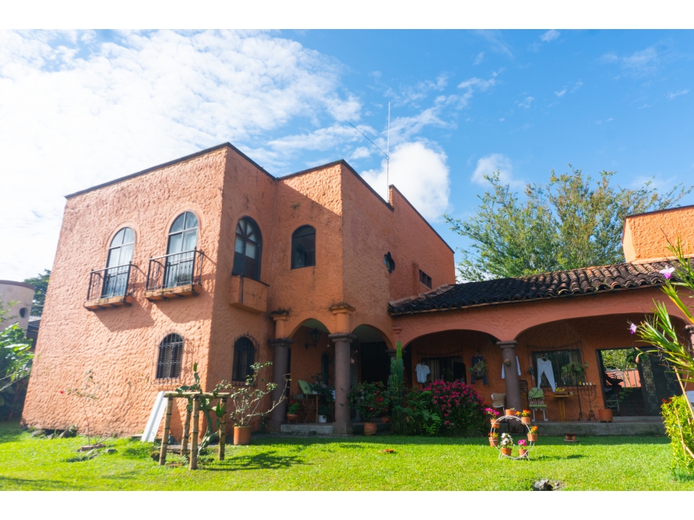 SE VENDE AMPLIA Y HERMOSA CASA CAMPESTRE