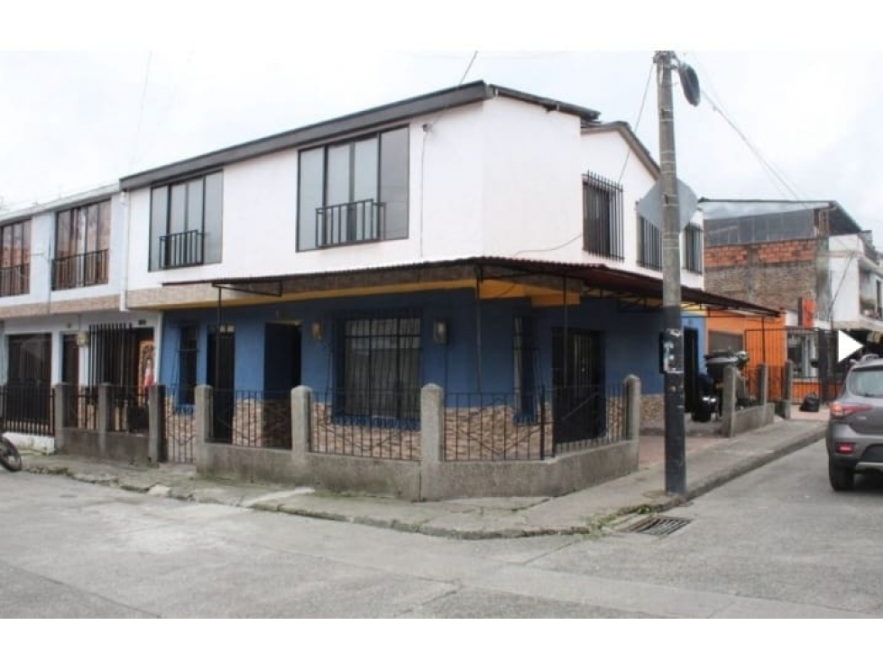 SE VENDE CASA COMERCIAL CERCA A EL LAGO LA PRADERA
