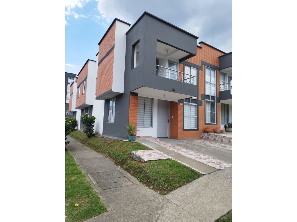 VENTA DE HERMOSA CASA ESQUINERA
