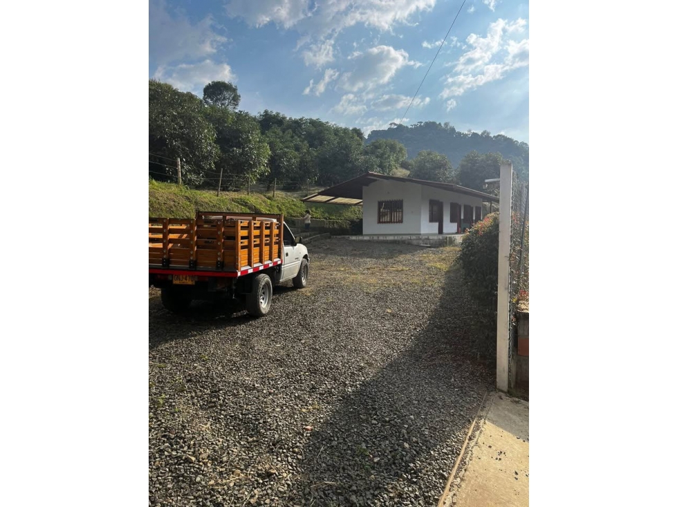 SE VENDE O PERMUTA finca en La Florida - Pereira