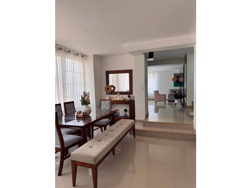 SE VENDE CASA EN CONJUNTO CERRADO DE TRES PISOS Los Alamos Pereira — foto 2