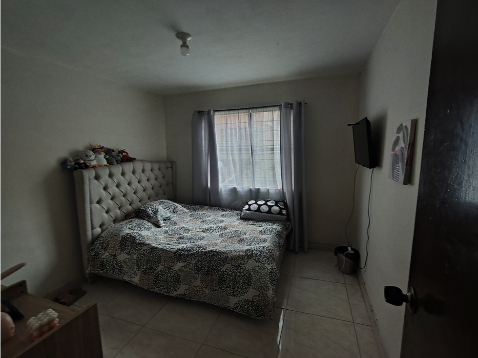 VENDO ESPECTACULAR CASA LOTE LA CASTELLANA