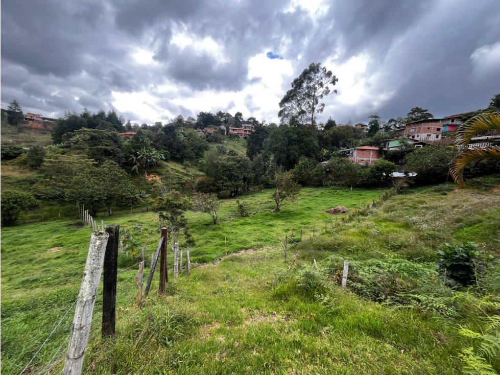 VENDO LOTE VEREDA LA PLAYA RIONEGRO NEGOCIABLE