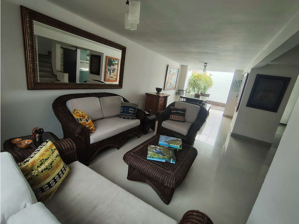 VENDO ESPECTACULAR CASA CERCA A LA MOTA