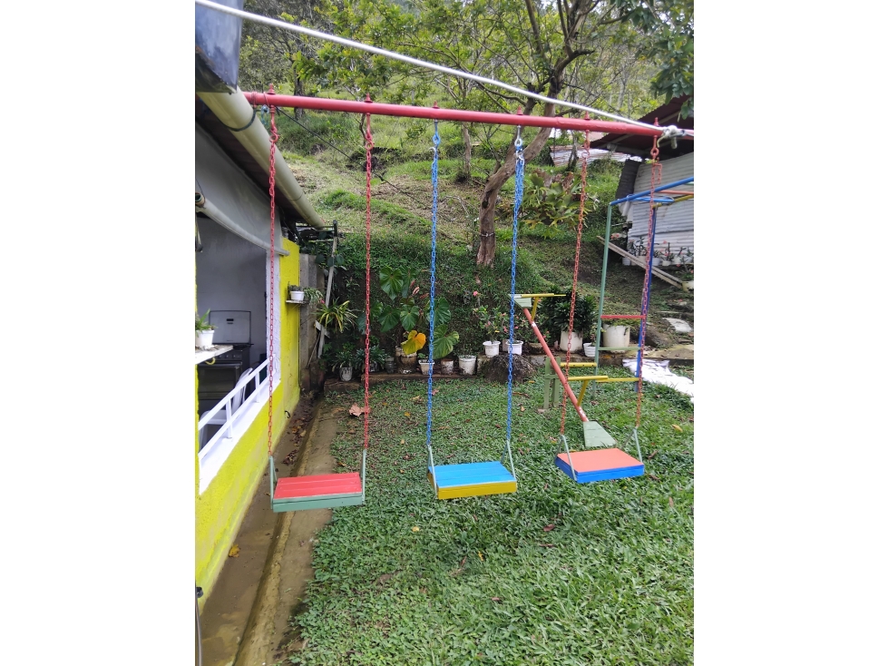 VENDO ESPECTACULAR FINCA A 20 minutos DE GUATAPE