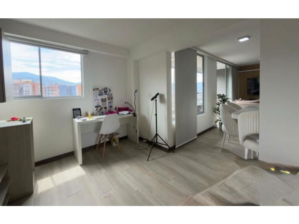 VENDO ESPECTACULAR APARTAMENTO LOMA DE LOS BERNAL — foto 3