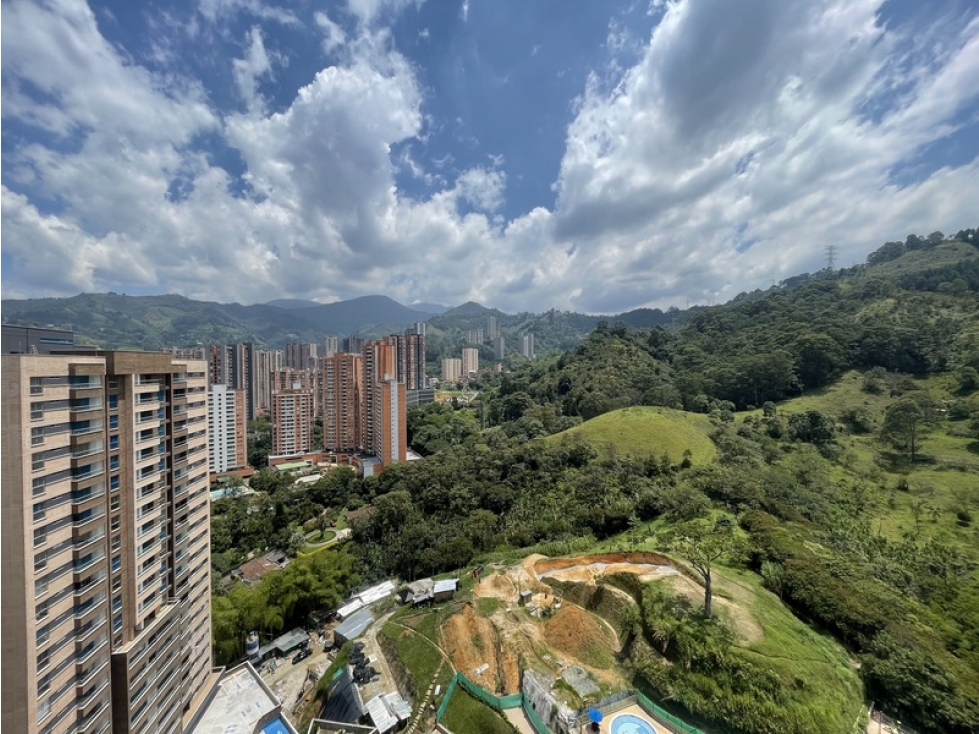 APARTAMENTO EN VENTA EN SABANETA CON EXCELENTE VISTA — foto 2
