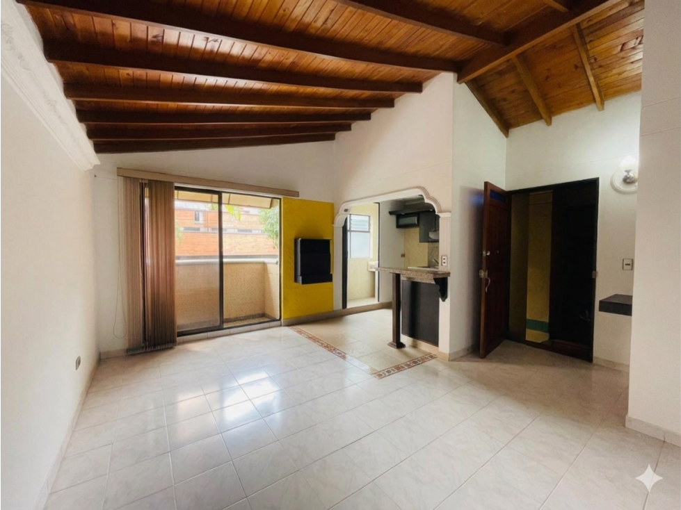 Venta de casa bifamiliar en Suramérica (S)