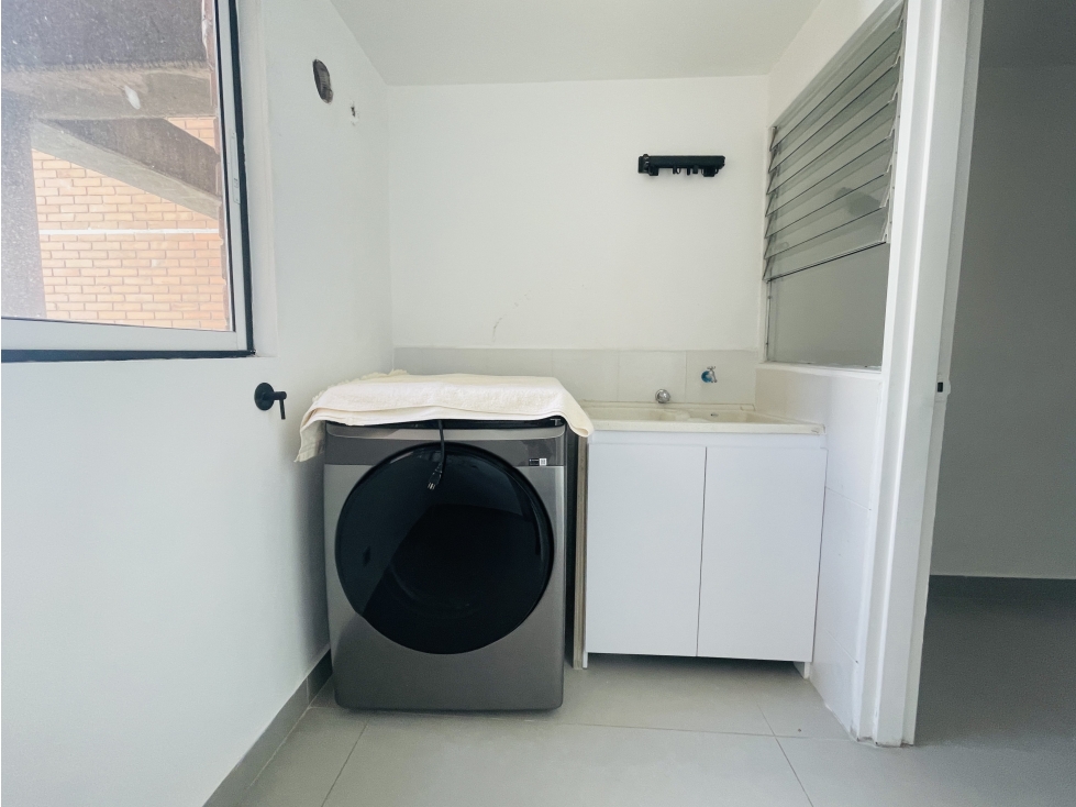 Apartamento En Venta Ubicado En El Poblado Sector Oviedo (M) — foto 3