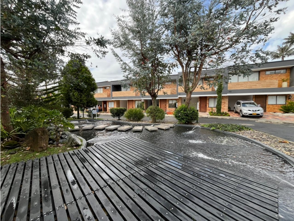 Casa en la Ceja unidad cerrada