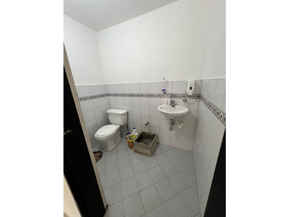 Local comercial en arriendo poblado Patio Bonito Medellín. — foto 3