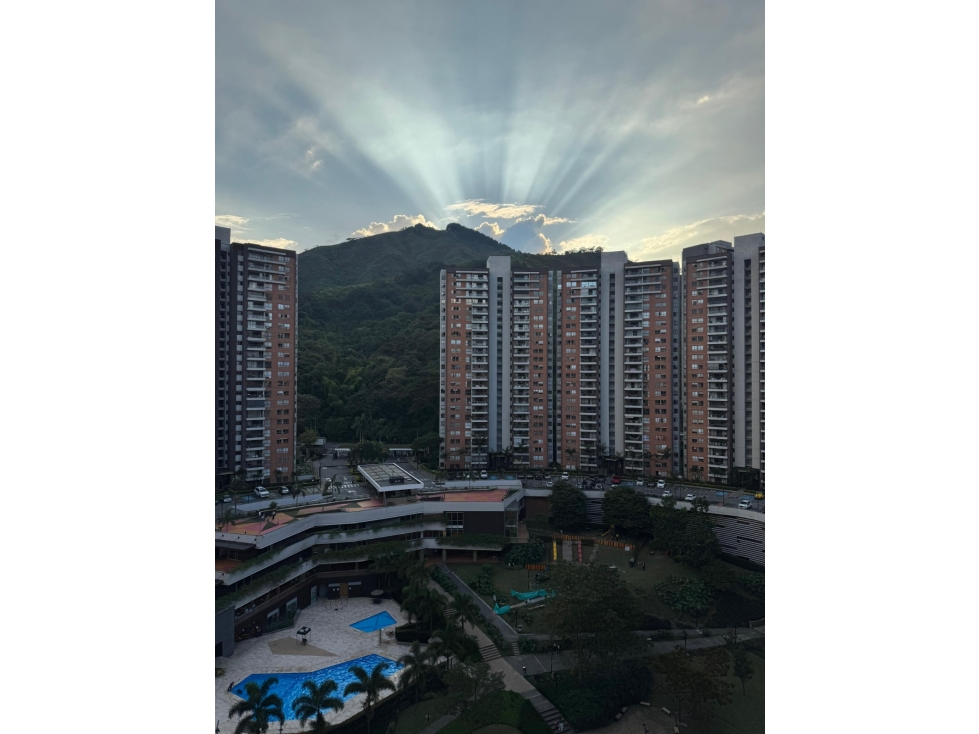 Apartamento en venta Loma de los Bernal Medellín