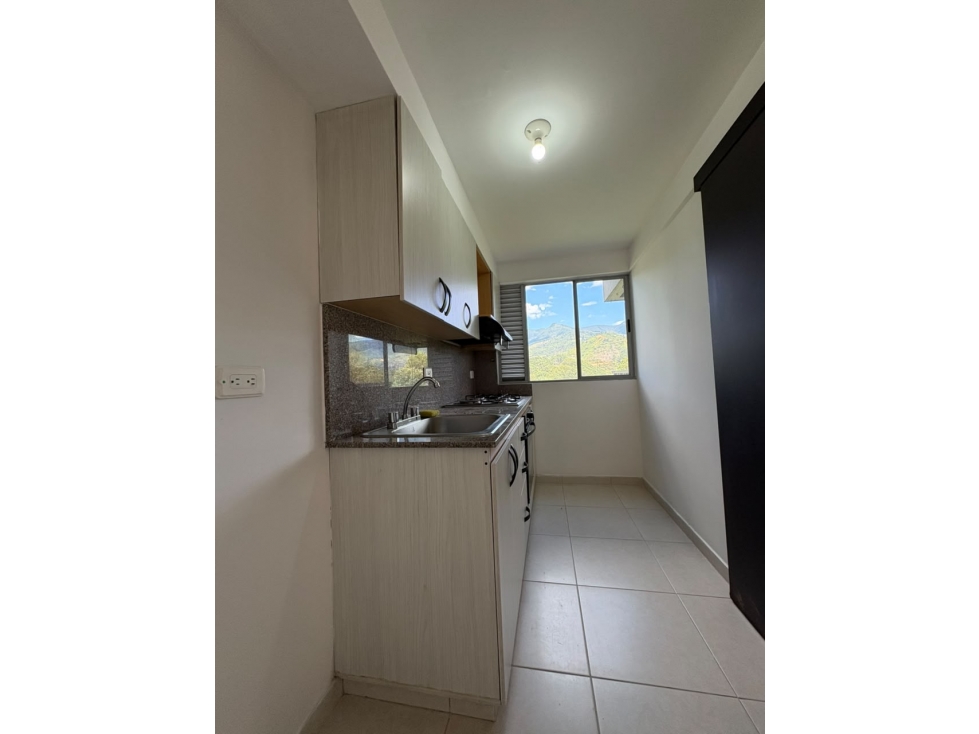 Arriendo apartamento en la castellana — foto 4