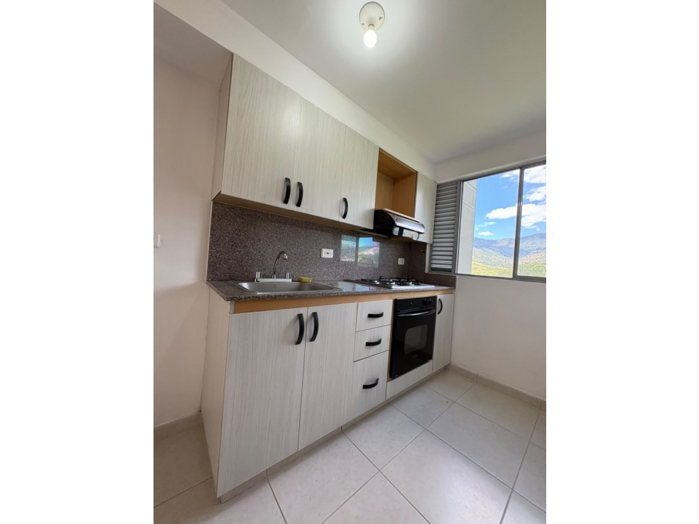 Arriendo apartamento en la castellana — foto 2