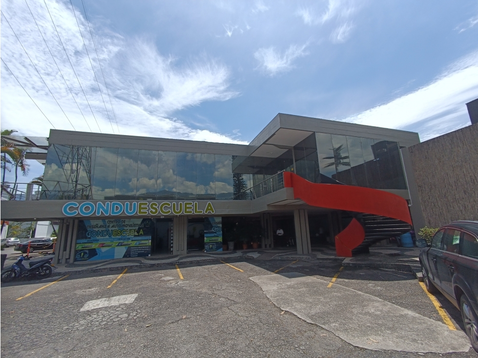 Se arrienda local comercial Las Esmeraldas Itagüí