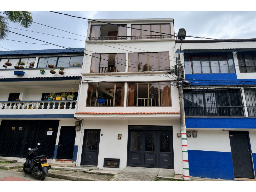INVIERTE EN CASA DE 4 NIVELES EN SAMARIA