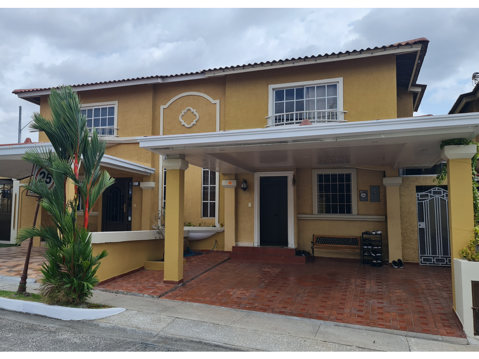 Venta de Casa en Dorado Lakes Condado del Rey - 1