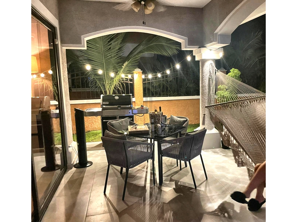 Venta de Casa Super espaciosa en Clayton Village con Piscina — foto 3