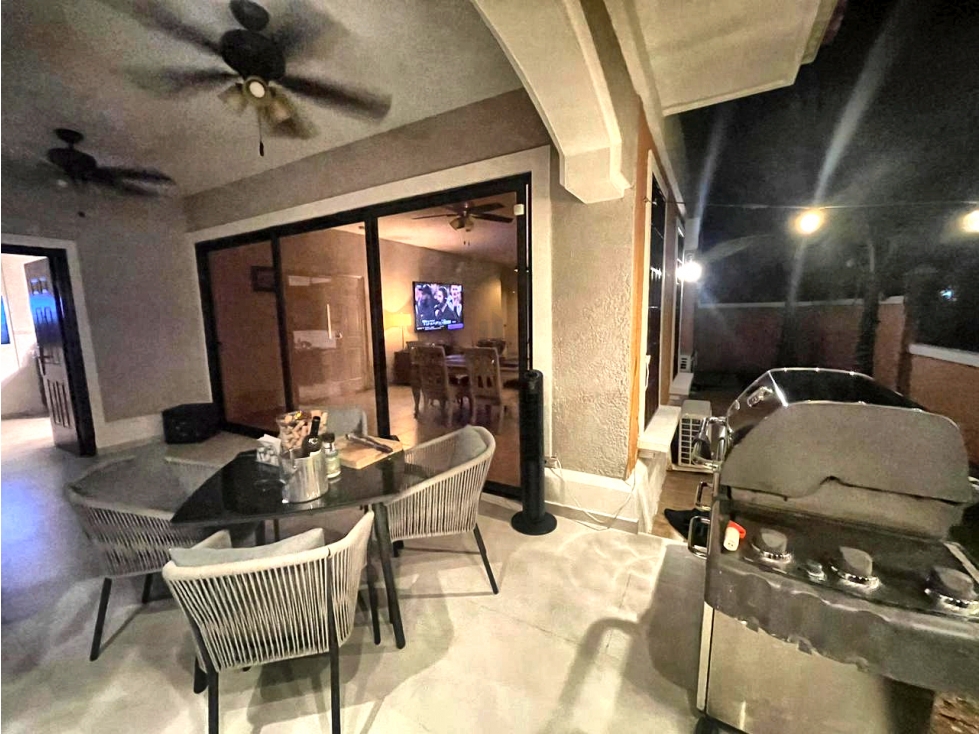 Venta de Casa Super espaciosa en Clayton Village con Piscina — foto 4