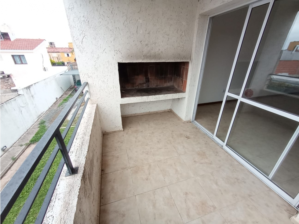 BALCON CON ASADOR - 2 DORMITORIOS - COCHERA - BARRIO MATIENZO - 5