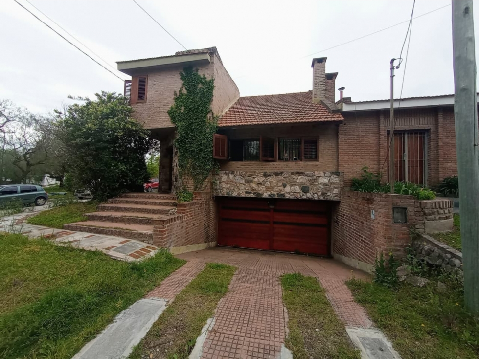 CASA 3 DORMITORIOS - COCHERA DOBLE - PILETA - QUINTAS DE ARGÜELLO