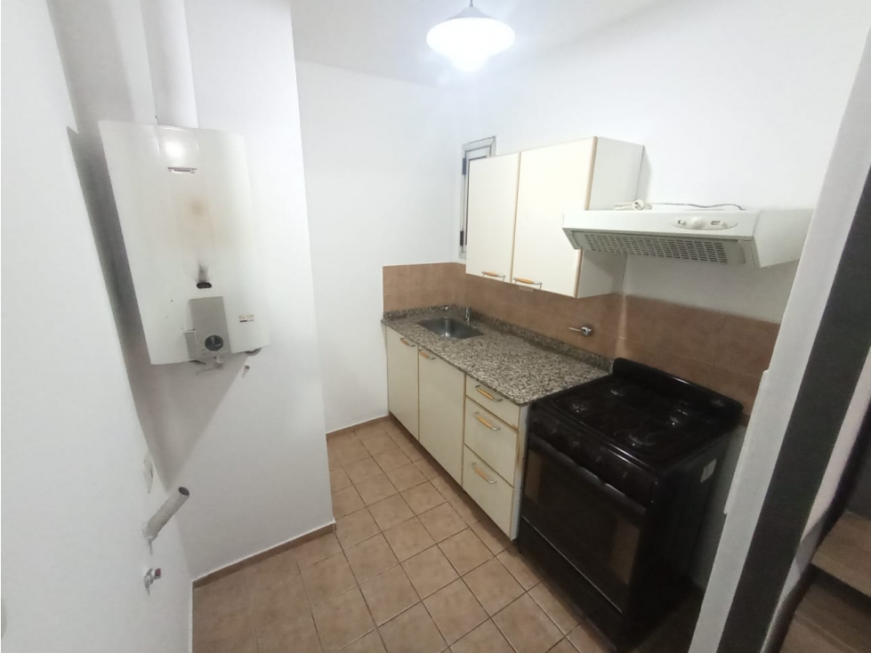 DEPTO 1 DORMITORIO - BV ILLIA N° 329 - BALCON - A MTS DE BV CHACABUCO - 4