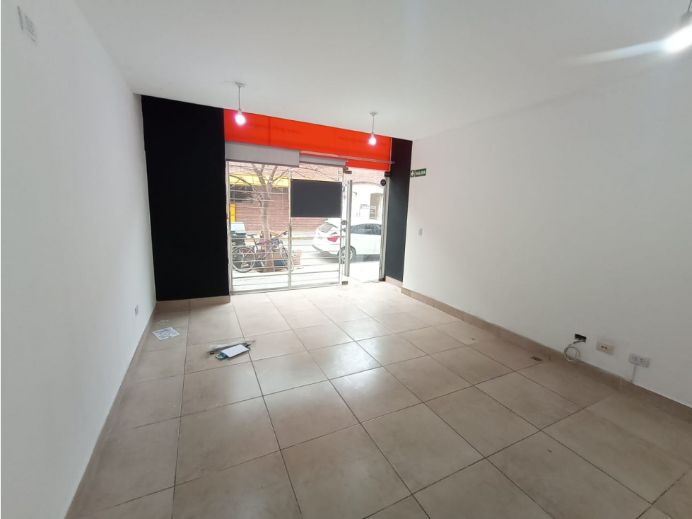 LOCAL COMERCIAL - PLANTA LIBRE - BAÑO - CASEROS N° 826 - ALBERDI - 2