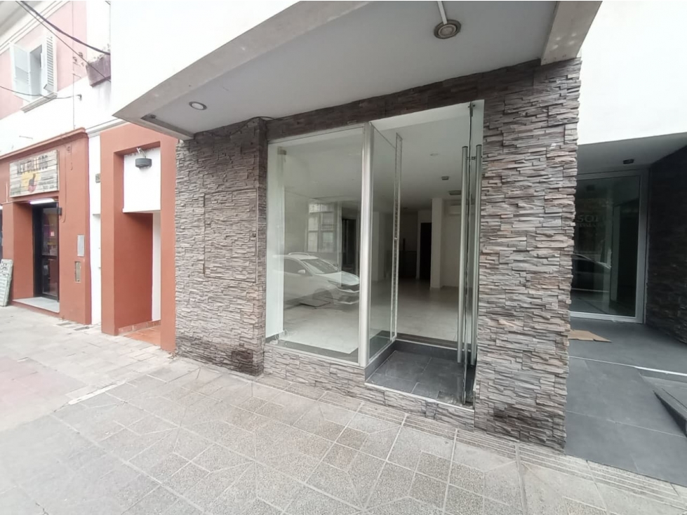 LOCAL COMERCIAL - 50 M2 - SUBSUELO - 1 BAÑO - A/A - B° GENERAL PAZ!! - 2