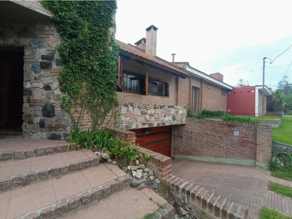 CASA 3 DORMITORIOS - COCHERA DOBLE - PILETA - QUINTAS DE ARGÜELLO — foto 2