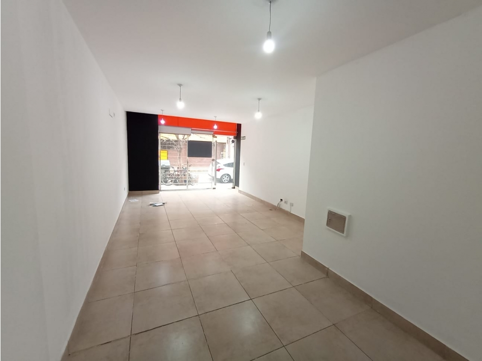 LOCAL COMERCIAL - PLANTA LIBRE - BAÑO - CASEROS N° 826 - ALBERDI - 3