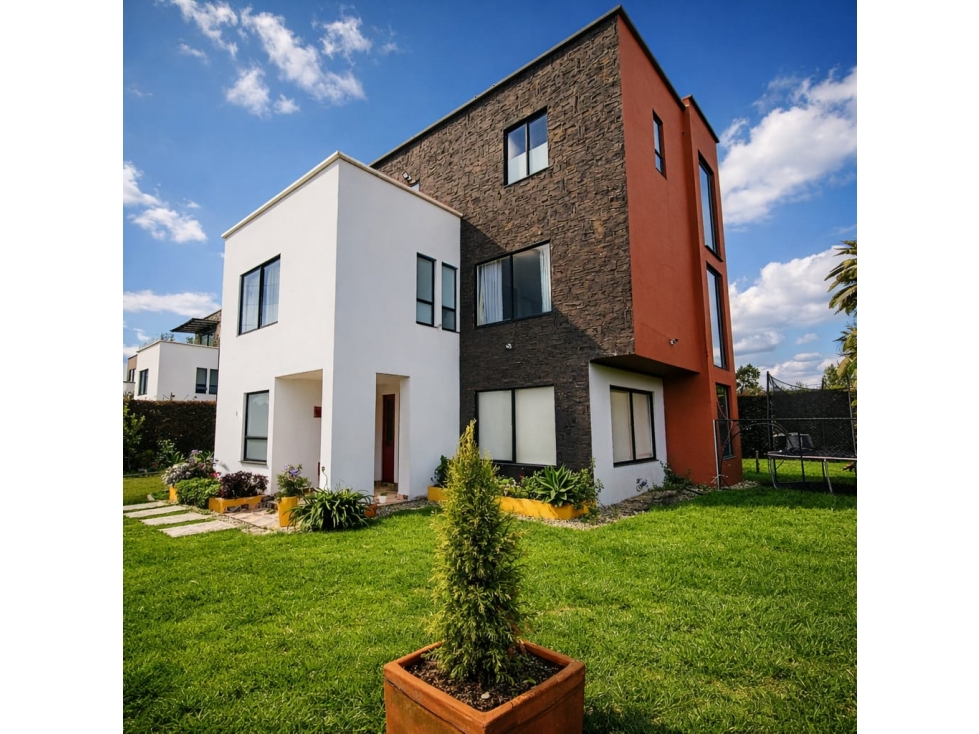 VENTA HERMOSA CASA EN COTA