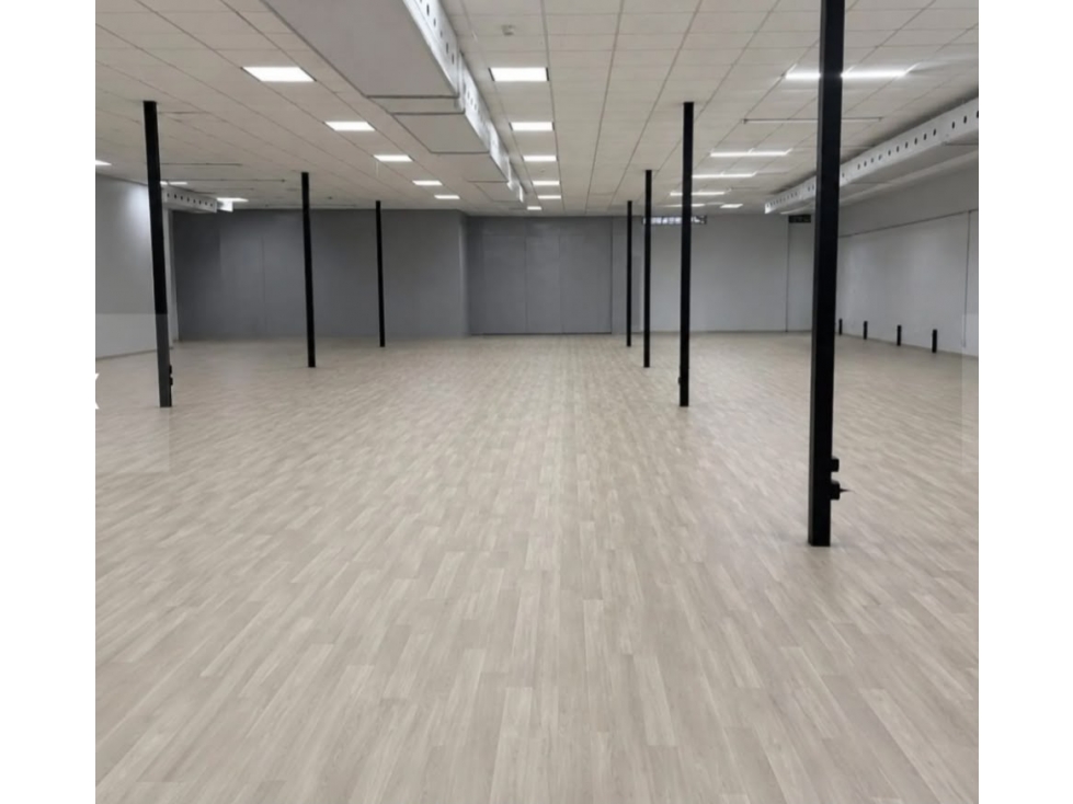 Se Alquila Espacio Comercial Nivel 100-Edificio 96-Vía Israel(LM) - 2