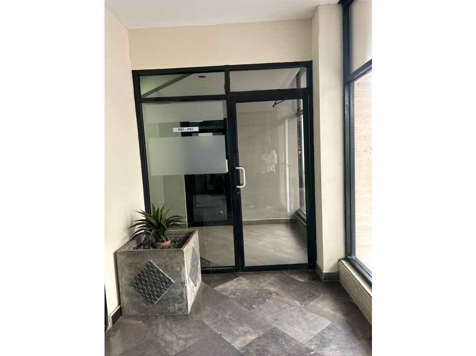 Se Alquila oficinas-Planta Baja con Entrada Independiente 153mt2(LM) — foto 2