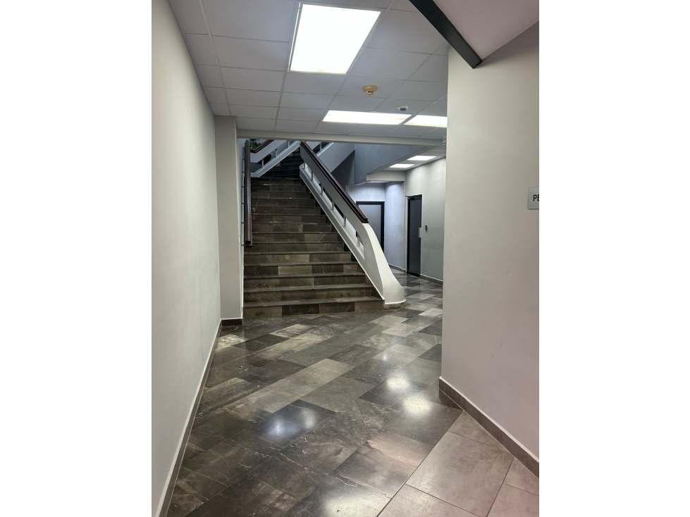Se Alquila oficinas-Planta Baja con Entrada Independiente 153mt2(LM) — foto 3