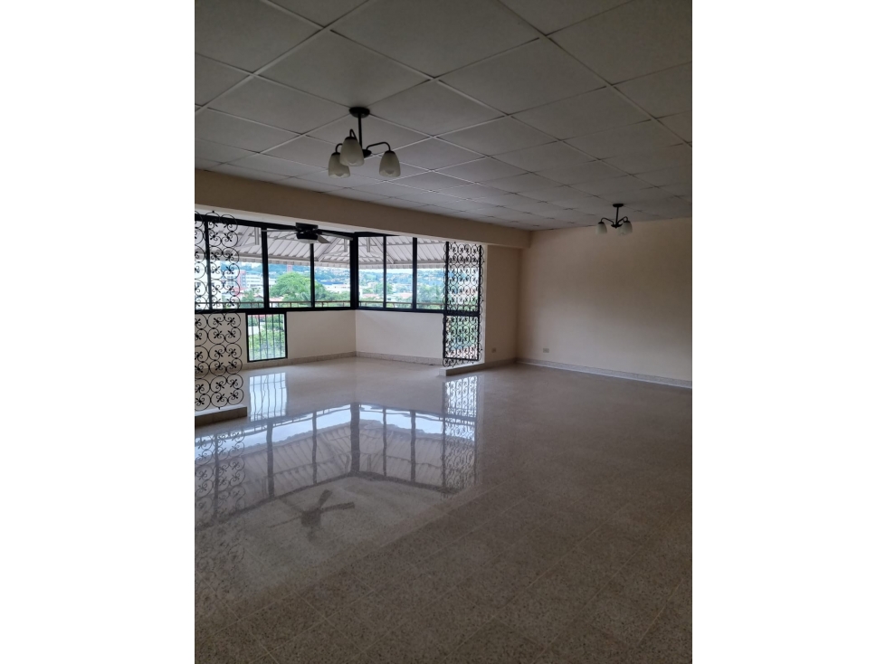 Se Vende Amplio Apartamento en La Loma(MZ)